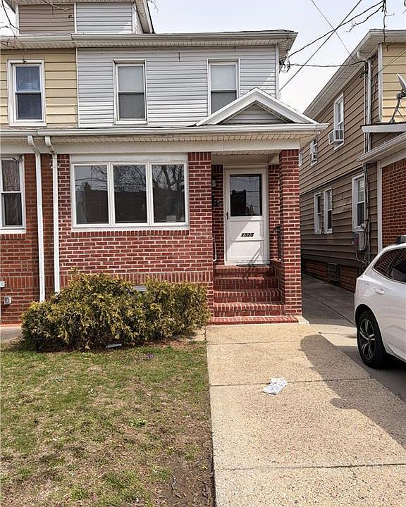 1st image of 1525 E 56th St