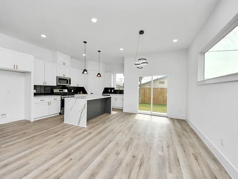 3524 Rebecca St — Photo 10