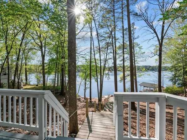 104 Chuckwagon Dr, Louisburg, NC 27549