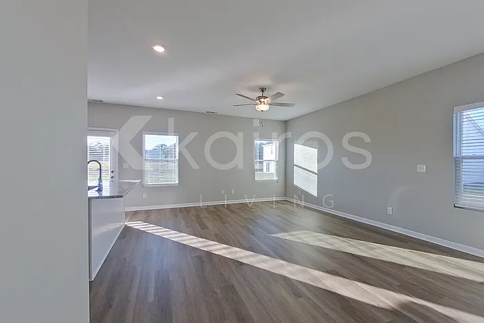 4 bed, 2.5 bath, 1703 sqft, $1,925 — Photo 2