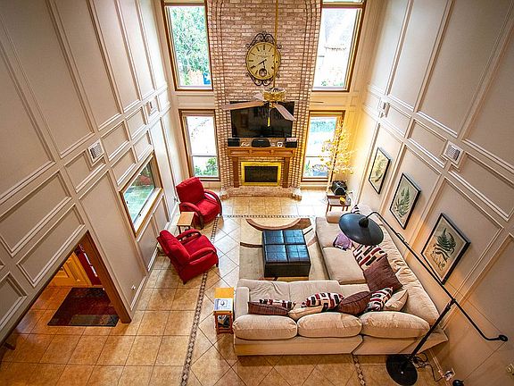 Tall ceilings, tile floors