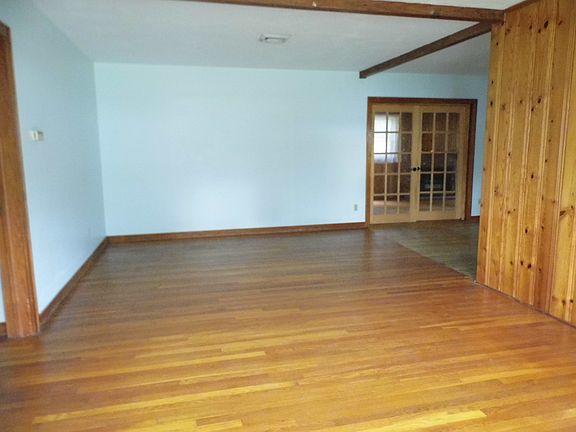 2nd image of 2212 Laurel St