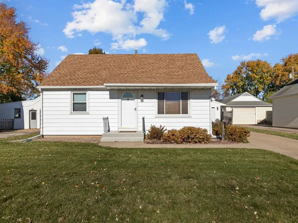 125 W Cecil St, Neenah, WI 54956