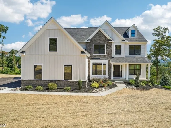 6 Spring Ct, Lopatcong Twp., NJ 08865