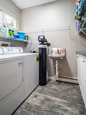 Sold by PRENDAMANO REAL ESTATE | media 30