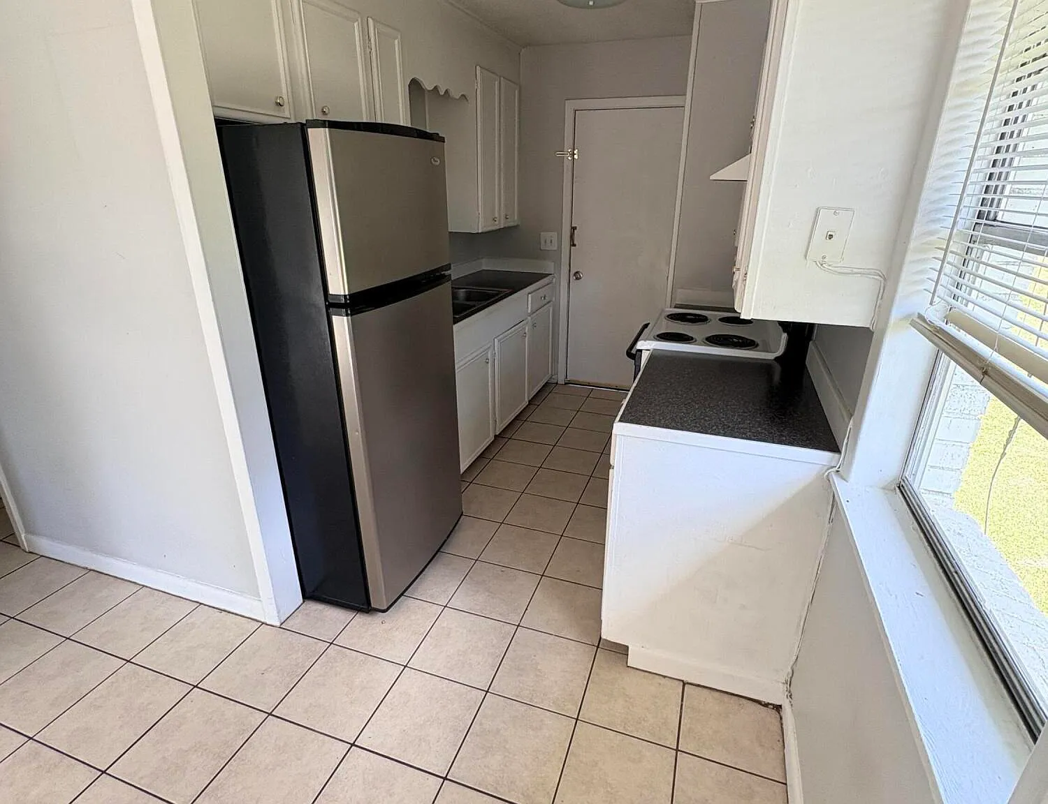 2 bed, 1.0 bath, $750 — Photo 4