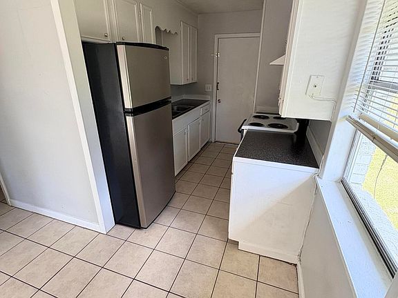 4th image of 473 W Broad St
