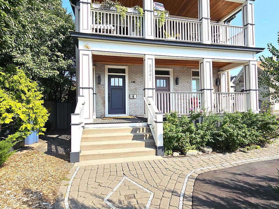 Front Entry, left door is to unit 1W.