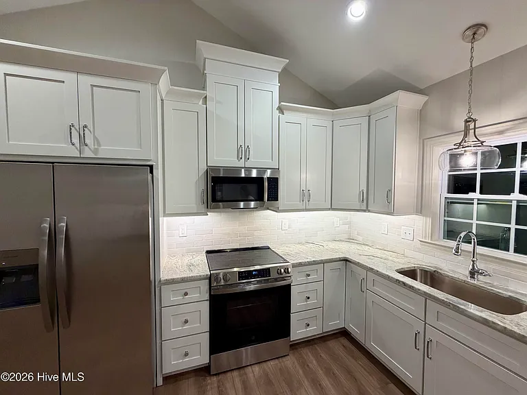 6735 Hill St — Photo 13