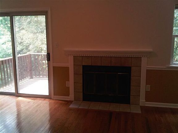4th image of 1102 Greenwich Dr