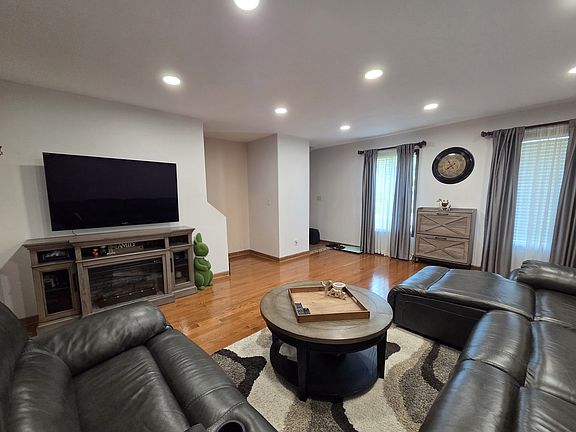5th image of 7526 S 75th St