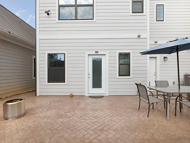 105B McCall St — Photo 13