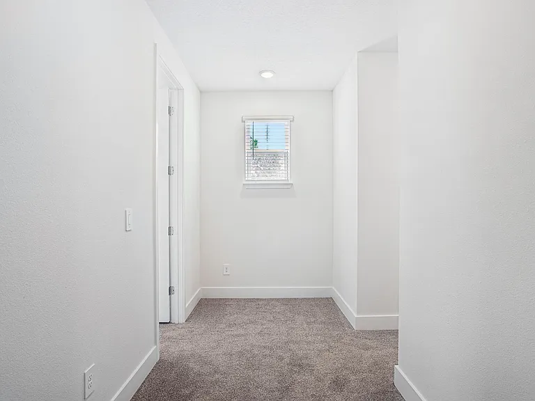 Sitting area near 4th bedroom