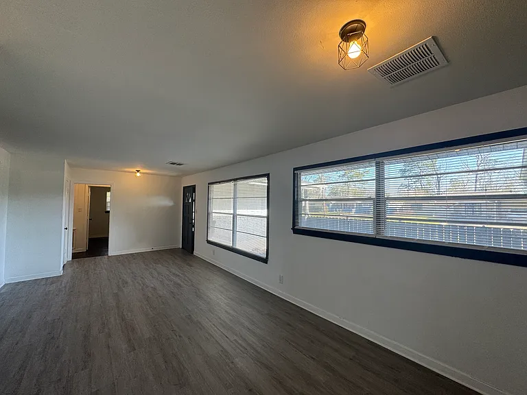 4740 Baywood Ln — Photo 3