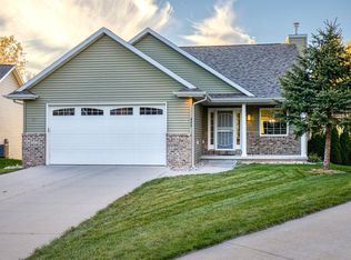 533 Golf Side Ct, Hortonville, WI 54944
