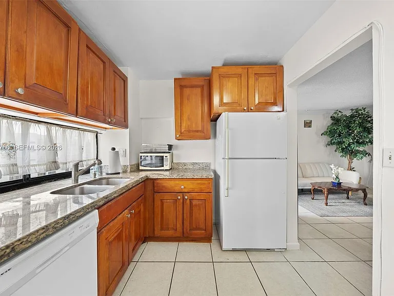 16919 N Bay Rd #821 — Photo 6