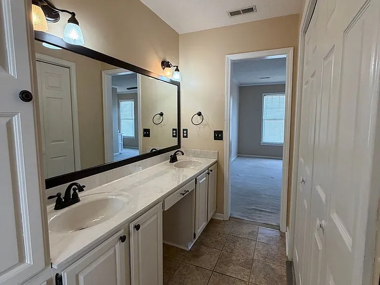 2076 Howlong Ave — Photo 26