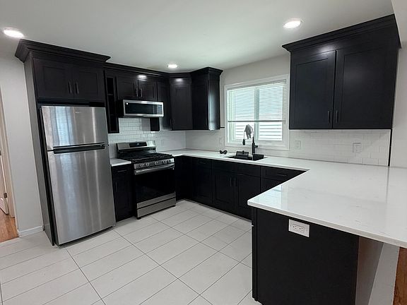 3rd image of 1058-1060 E 25th St #2