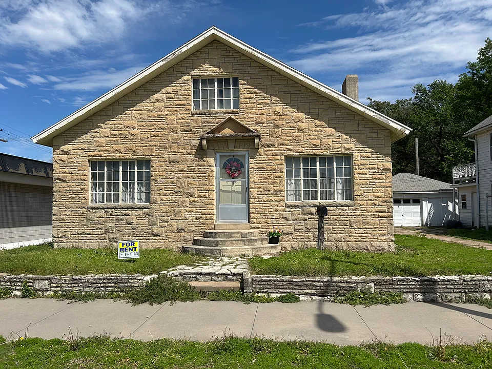 1208 Main St