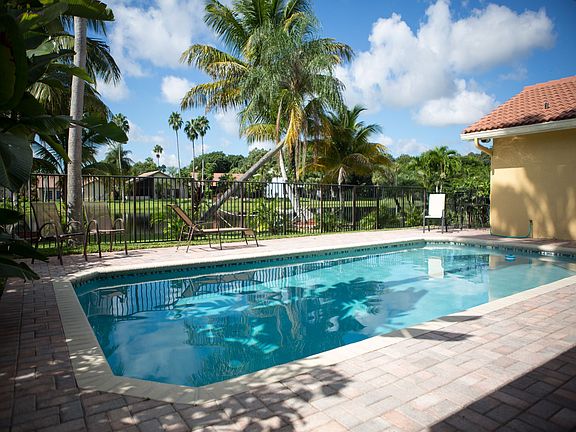 3rd image of 2015 Lake Point Dr