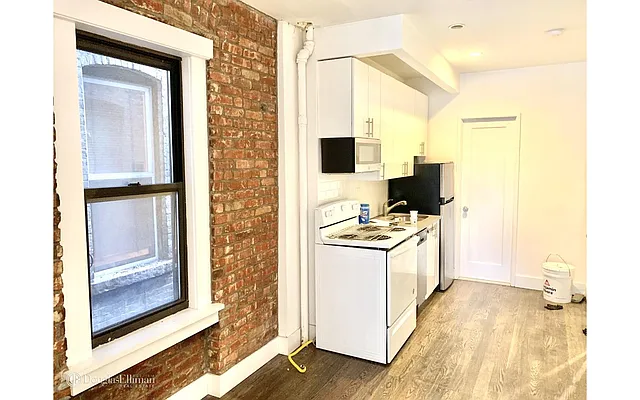 Rented by Douglas Elliman | media 20