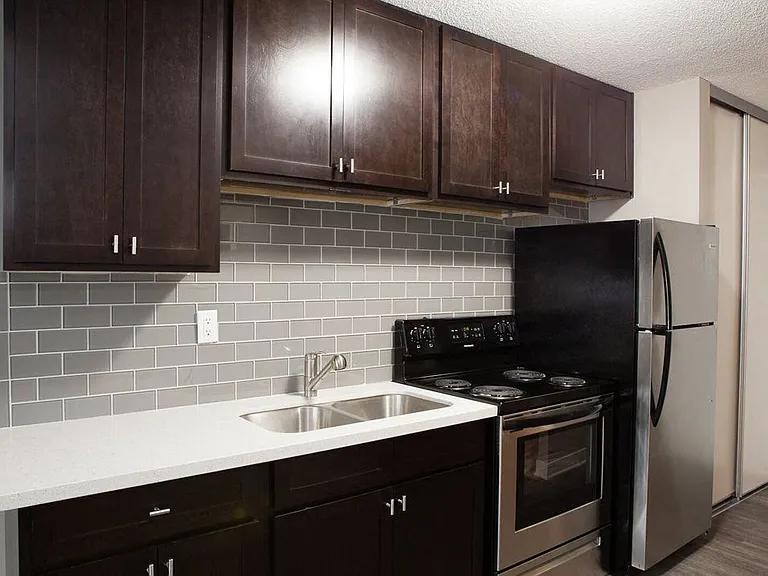 Whittier Flats - 2611 Pleasant Ave