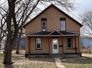 612 E Edgewater St, Portage, WI 53901