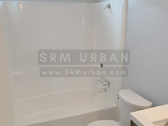 4th image of 4612 Ohio St #26
