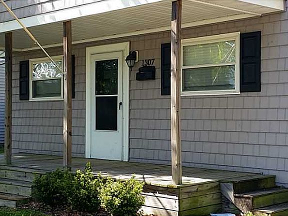 3rd image of 1307 Bassett St
