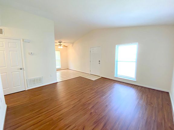 5th image of 936 Kyle Ave NE