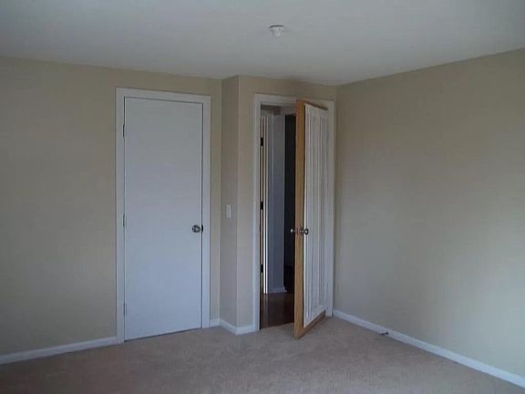 5th image of 135 Creek St APT 8