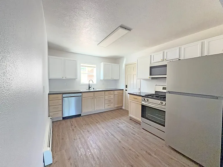 Remodeled 2 Bed, 1 Bath in a Convenient Central Location — Photo 9