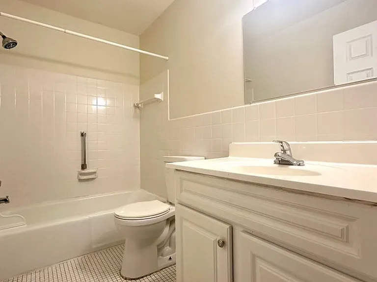 1315 Dowling Ave N — Photo 6