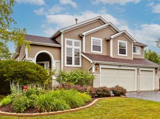2213 Apple Hill Ln, Buffalo Grove, IL 60089
