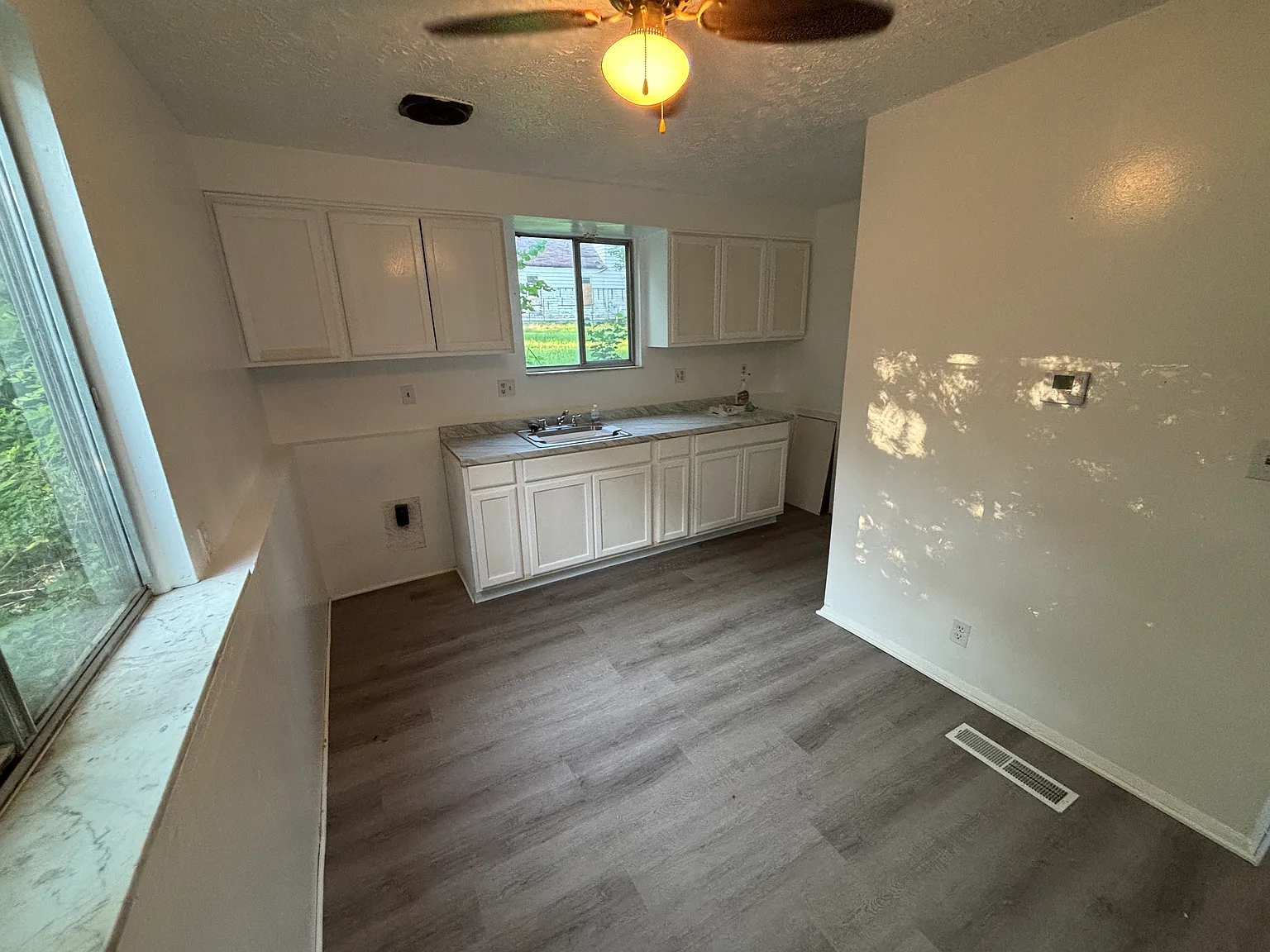 2 bed, 704 sqft, $900 — Photo 3