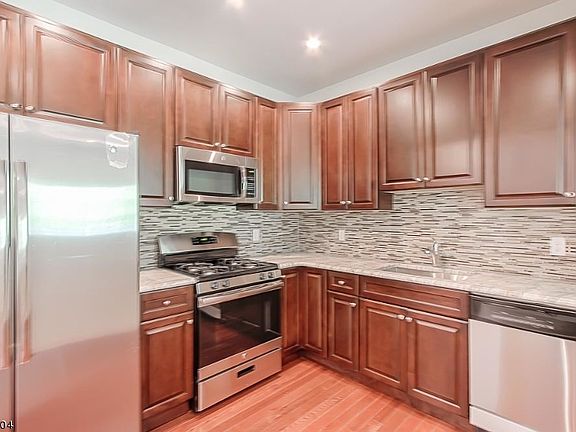 5th image of 15 Decroce Ct