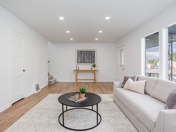 4th image of 1407/1409 Symons St