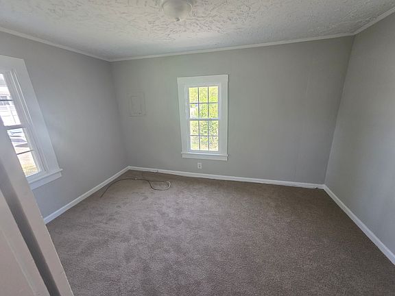 3rd image of 904 Crowder St