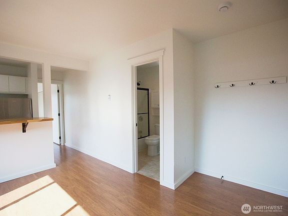 4th image of 250 Tucker Avenue #18