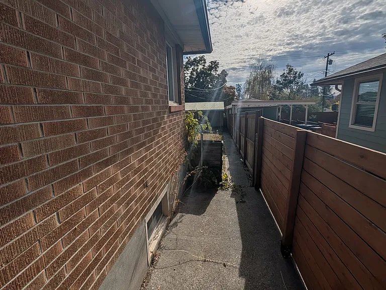 2907 W Princeton Ave — Photo 28