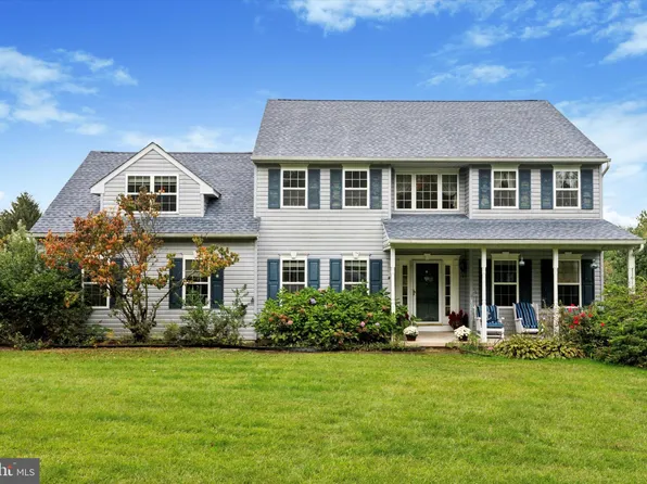 9 Greenfield Rd, Cochranville, PA 19330
