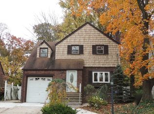 711 Larch Ave, Teaneck, NJ