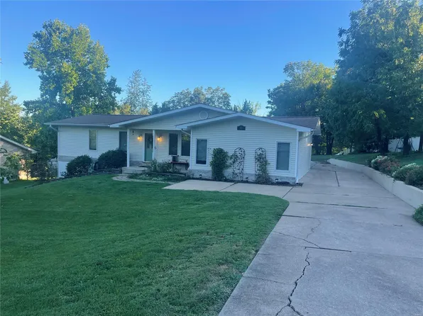 11 Ferndale Dr, Fenton, MO 63026
