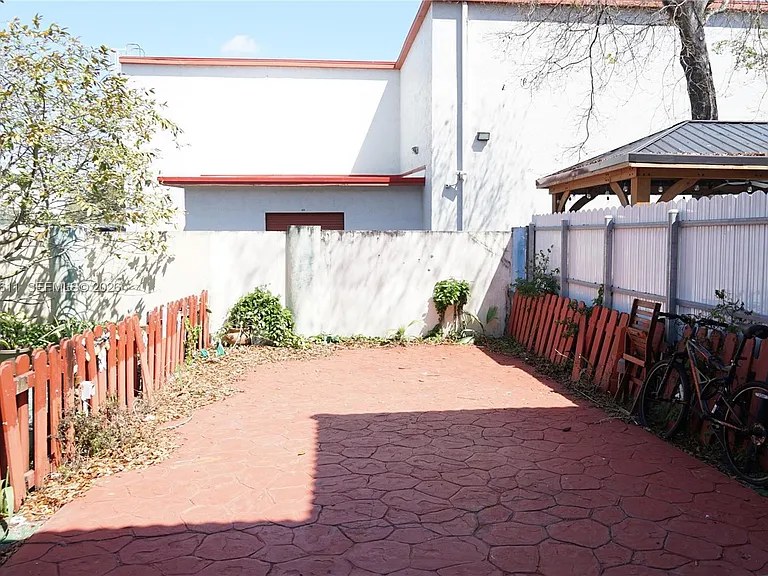 331 NW 82nd Ave #1303 — Photo 33