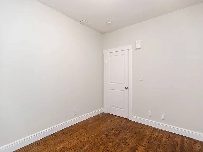2737 Sutter — Photo 12
