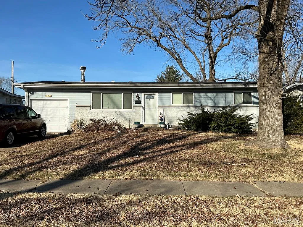 665 Redwing Dr photo 1
