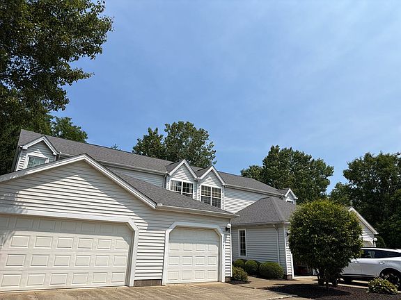 3rd image of 1605 Pheasant Ct Unit 4B