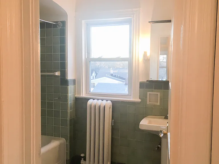 206 Nassau St #4 — Photo 2