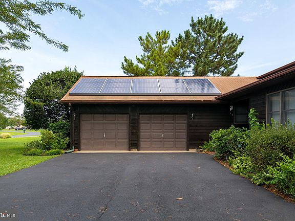 3rd image of 25 Gainsborough Dr
