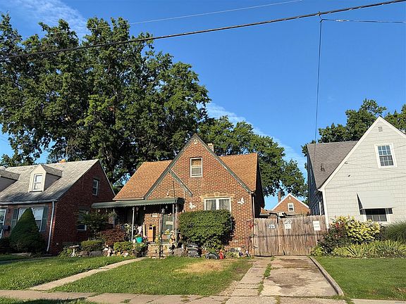 2nd image of 4026 Victory Blvd